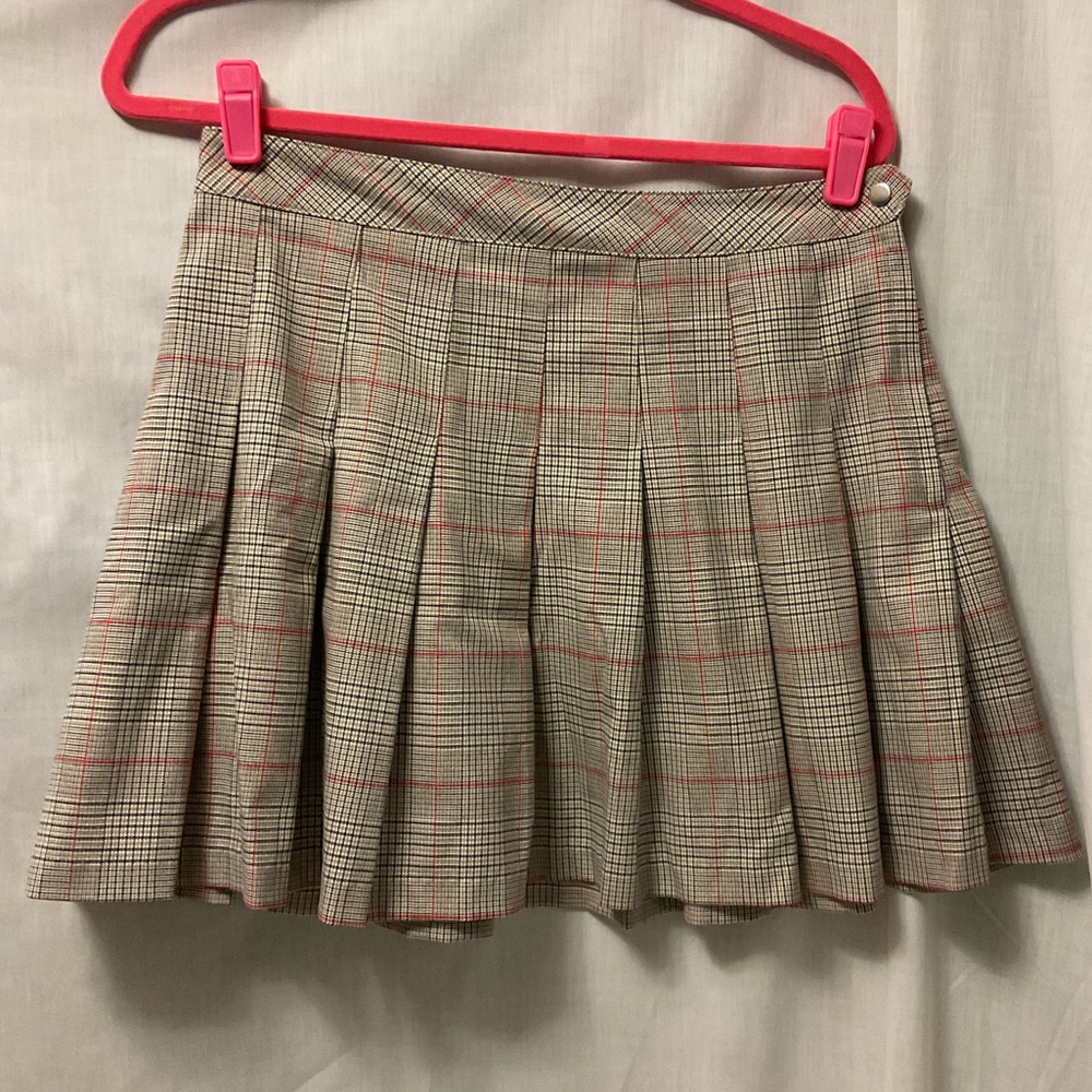 Junior pleated plaid skirt